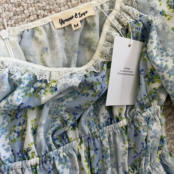 Yvonne and Love Floral Top - Picture 2 of 2